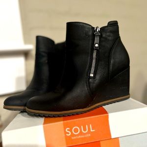 SOUL Naturalizer Haley (side zip) Wedge booties